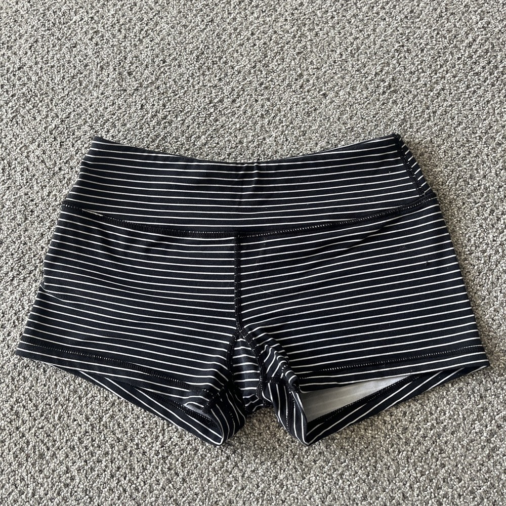 Women's Savage Barbell Short. Small. Black And White Stripes Striped